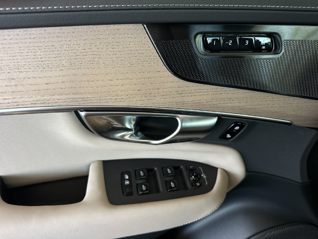 New 2026 Volvo XC90 T8 Plus AWD/4WD image 10