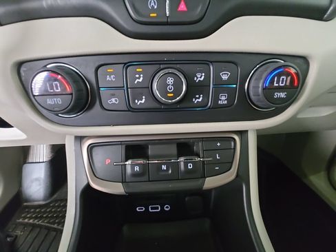 Used 2022 GMC Terrain Denali AWD/4WD image 17