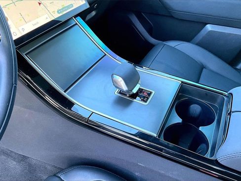 Certified 2024 Land Rover Range Rover Velar Dynamic SE image 16