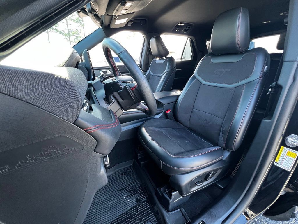 Used 2025 Ford Explorer ST RWD image 17