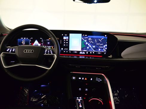 Certified 2025 Audi Q5 Premium Plus image 24