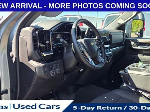 Used 2024 Chevrolet Silverado 2500 LT w/ Convenience Package image 11