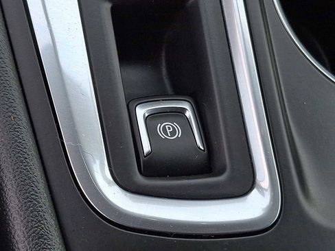 Used 2021 Chevrolet Equinox LT image 23