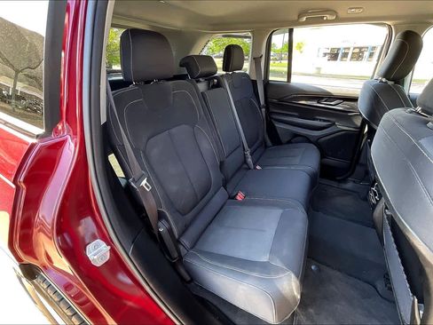 Used 2023 Jeep Grand Cherokee Laredo image 19