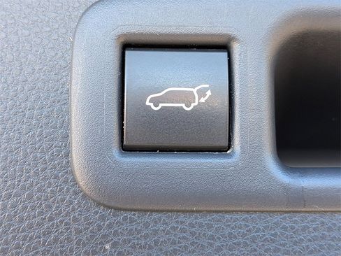 Used 2023 Toyota Highlander L image 13