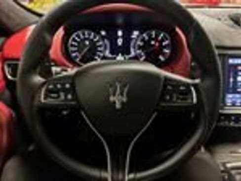 Used 2022 Maserati Levante Trofeo AWD/4WD image 5