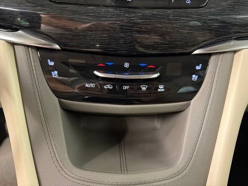 Used 2020 Cadillac XT6 Premium Luxury AWD/4WD image 13