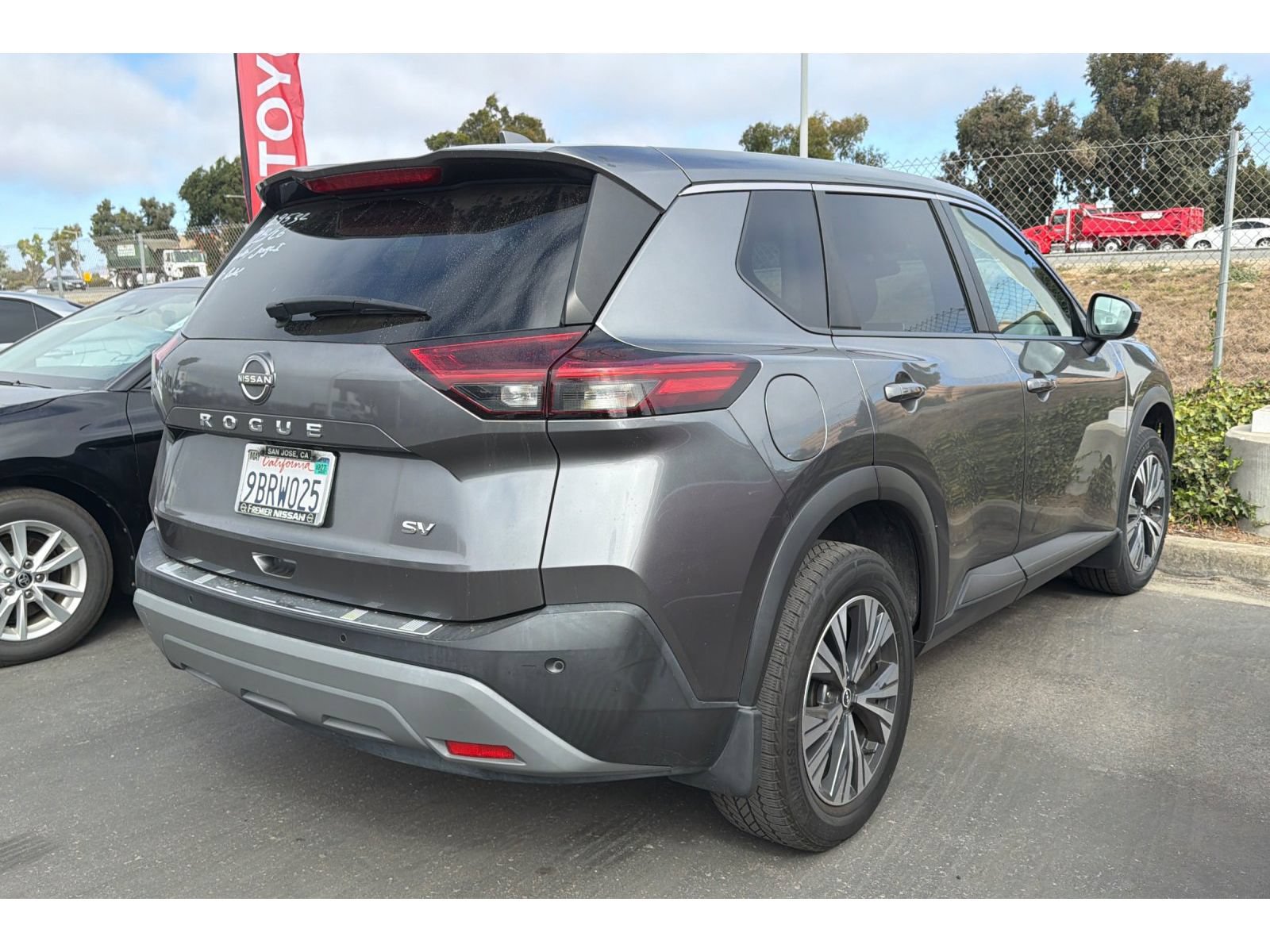 Used 2022 Nissan Rogue SV FWD image 5