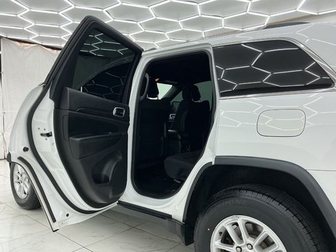 Used 2019 Jeep Grand Cherokee Laredo AWD/4WD image 22