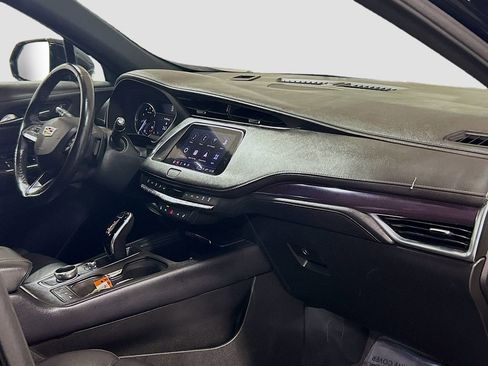 Used 2022 Cadillac XT4 Luxury w/ Cold Weather Package FWD image 26