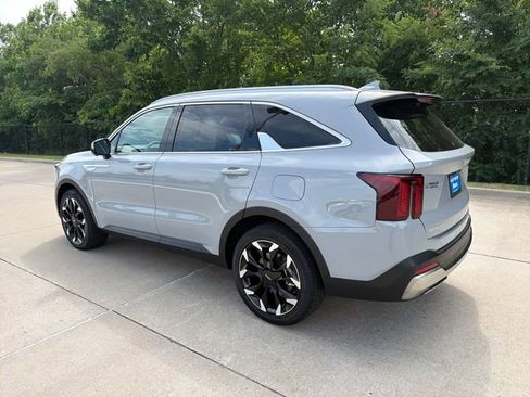 Used 2025 Kia Sorento SX FWD image 3