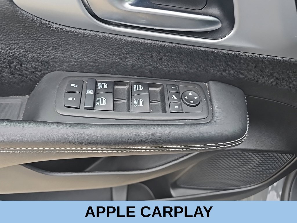 Used 2025 Chrysler Pacifica Limited FWD image 11
