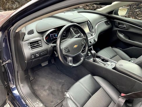 Used 2017 Chevrolet Impala LT w/ Convenience Package image 12