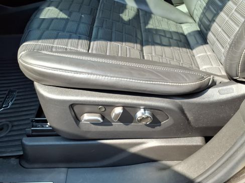 Used 2021 Cadillac Escalade Premium Luxury Platinum AWD/4WD image 16