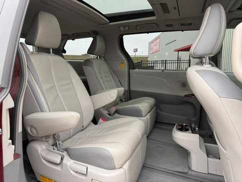 Used 2014 Toyota Sienna Limited image 8