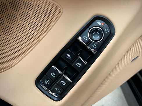 Used 2012 Porsche Panamera AWD/4WD image 50