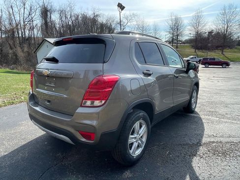 Certified 2022 Chevrolet Trax LT w/ LT Convenience Package image 3
