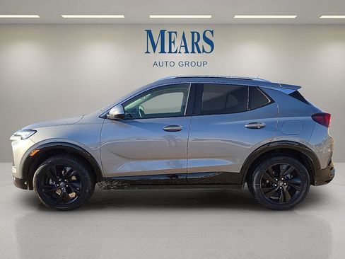 Used 2024 Buick Encore GX Sport Touring image 2