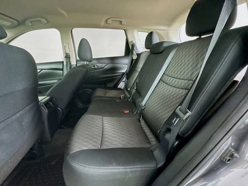 Used 2018 Nissan Rogue SV w/ Premium Package FWD image 29