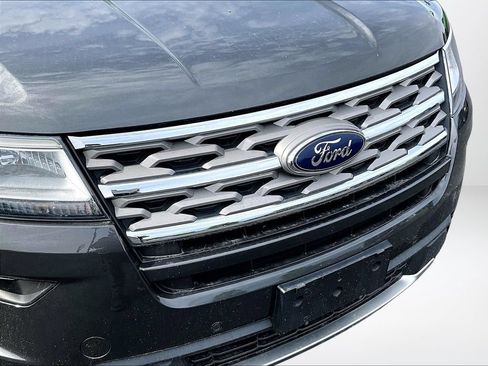 Used 2018 Ford Explorer XLT w/ Equipment Group 202A AWD/4WD image 29