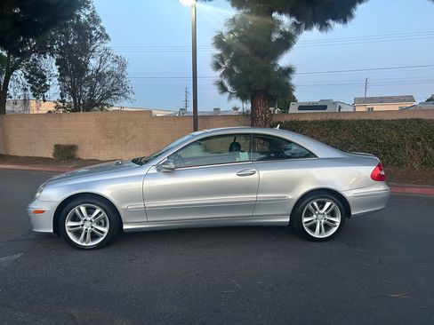Used 2008 Mercedes-Benz CLK 350 Coupe image 2