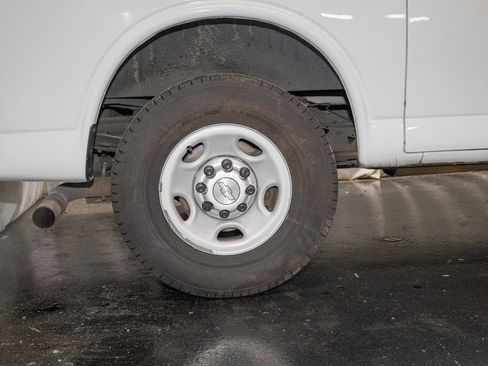 Used 2017 Chevrolet Express 2500 image 7