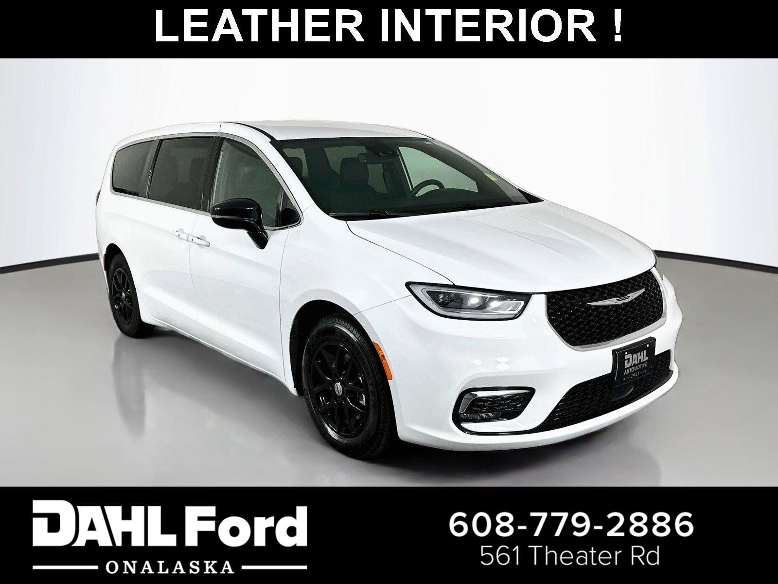 Used 2025 Chrysler Pacifica Select FWD image 1