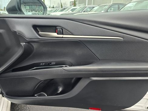 Used 2025 Toyota Camry SE image 25