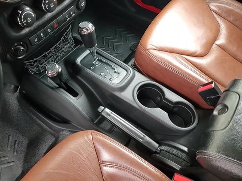 Used 2016 Jeep Wrangler Unlimited Rubicon w/ Dual Top Group image 18