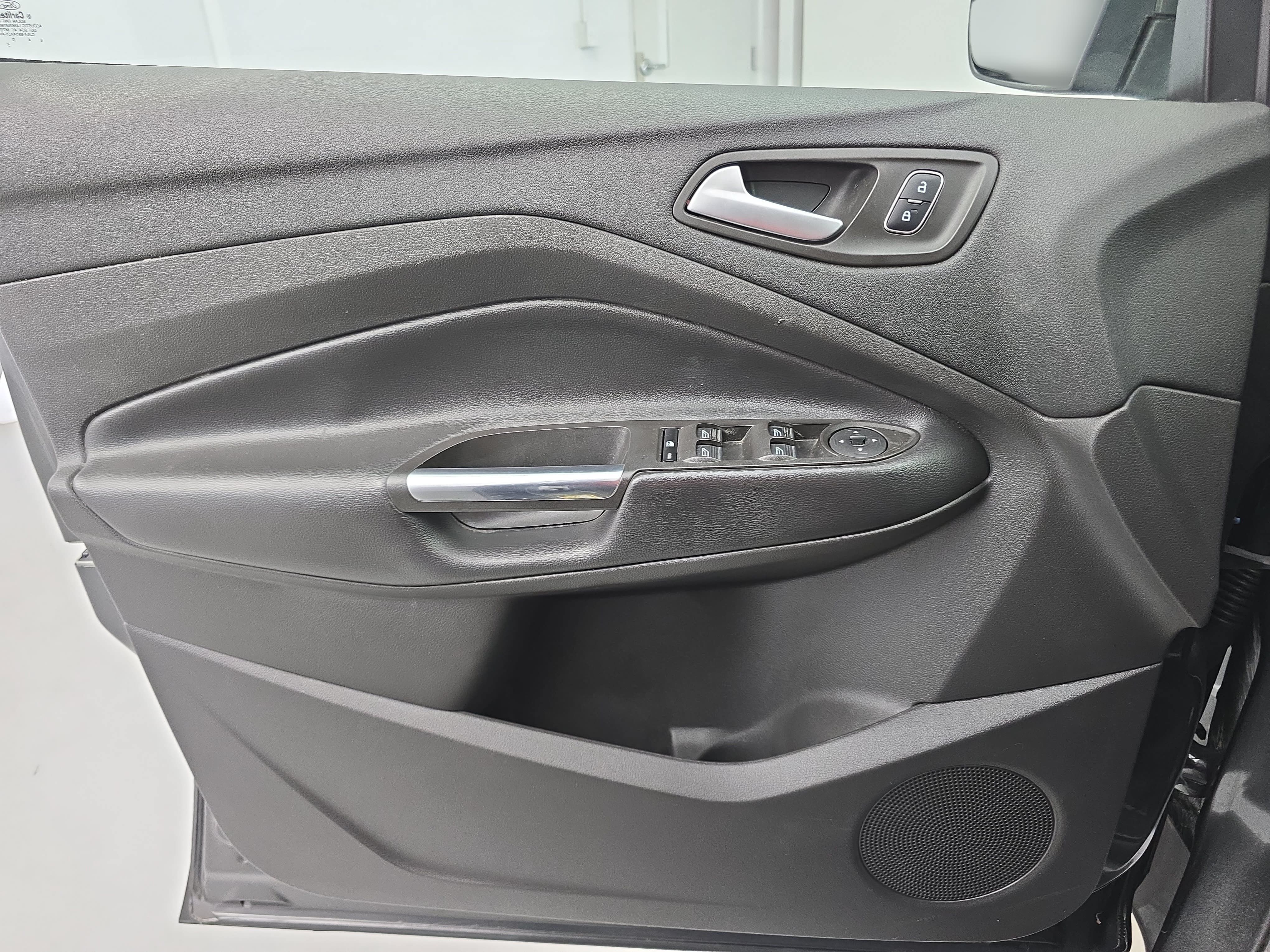 Used 2019 Ford Escape SE FWD image 25