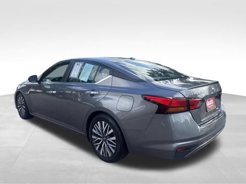 Used 2024 Nissan Altima 2.5 SV FWD image 12