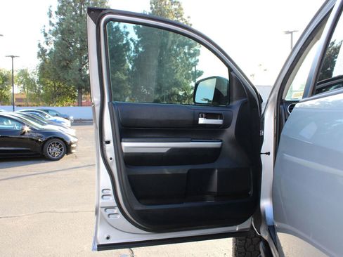 Used 2016 Toyota Tundra SR5 image 18