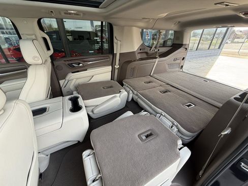 Used 2024 GMC Yukon XL Denali image 54