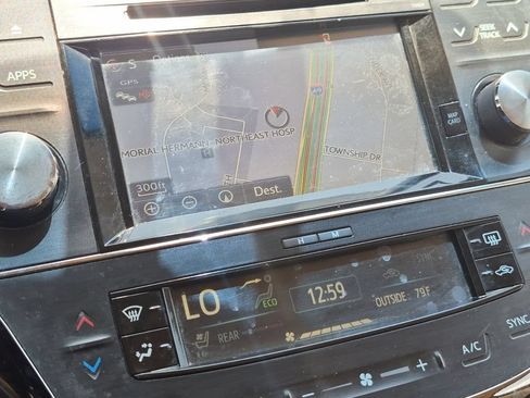 Used 2015 Toyota Avalon Limited FWD image 18