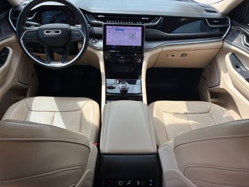 Used 2022 Jeep Grand Cherokee L Limited w/ Luxury Tech Group II image 3