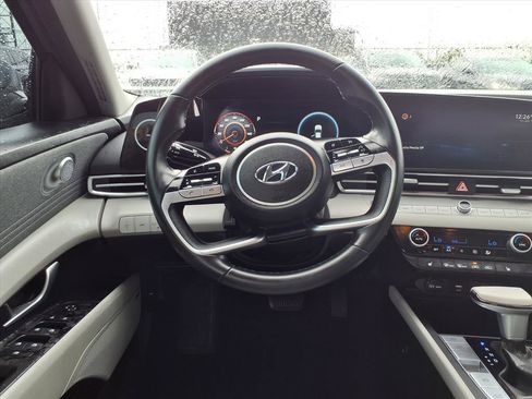 Used 2022 Hyundai Elantra Limited image 17
