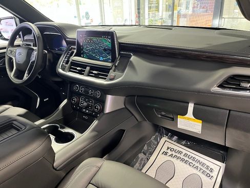 Used 2024 Chevrolet Suburban Z71 image 43