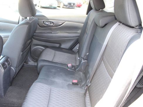 Used 2017 Nissan Rogue SV w/ SV Premium Package AWD/4WD image 19