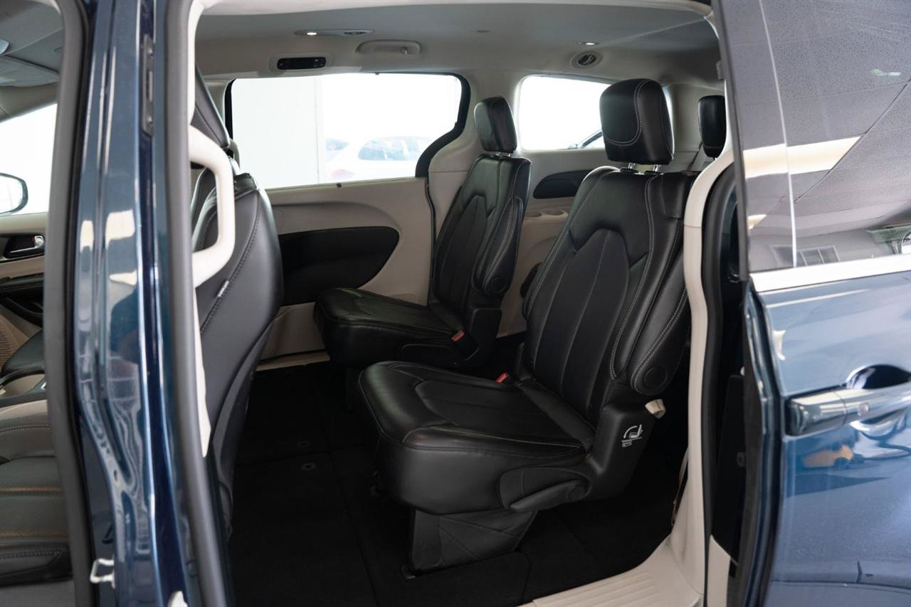 Used 2024 Chrysler Pacifica Touring-L FWD image 10