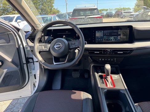 New 2025 Nissan Kicks SR image 12