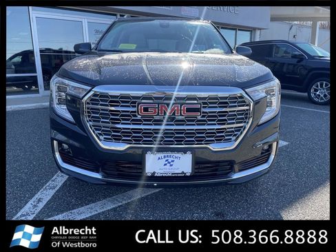 Used 2022 GMC Terrain Denali w/ Denali Premium Package AWD/4WD image 8