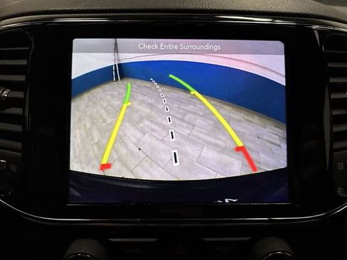 Used 2019 Jeep Grand Cherokee Altitude image 10