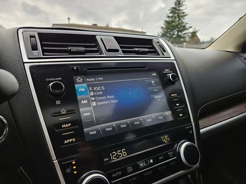 Used 2018 Subaru Outback 2.5i Limited image 3