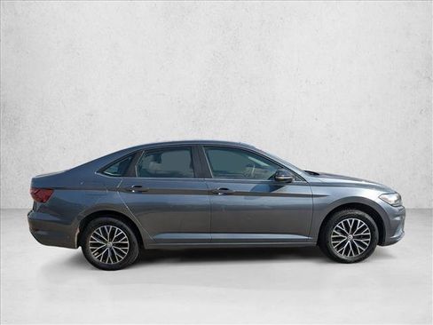 Used 2020 Volkswagen Jetta SE image 4