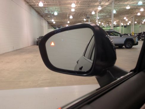 Used 2023 Mitsubishi Outlander SE AWD/4WD image 19