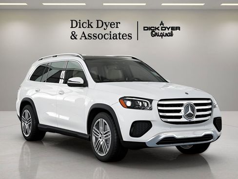 Used 2025 Mercedes-Benz GLS 450 4MATIC image 36