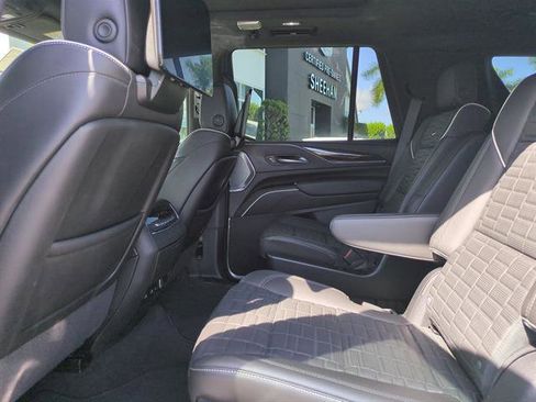 Certified 2024 Cadillac Escalade Premium Luxury Platinum image 36
