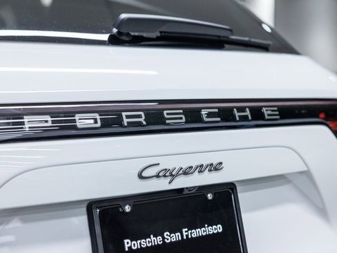 Certified 2023 Porsche Cayenne Platinum Edition w/ Premium Package Plus image 20