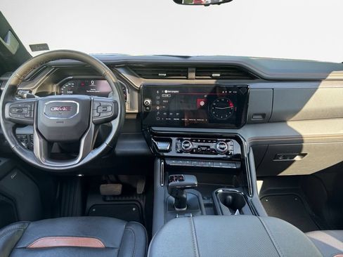 Used 2025 GMC Sierra 1500 AT4 w/ AT4 Premium Package AWD/4WD image 19
