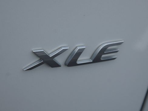 Used 2023 Toyota Corolla Cross XLE w/ Convenience Package FWD image 19